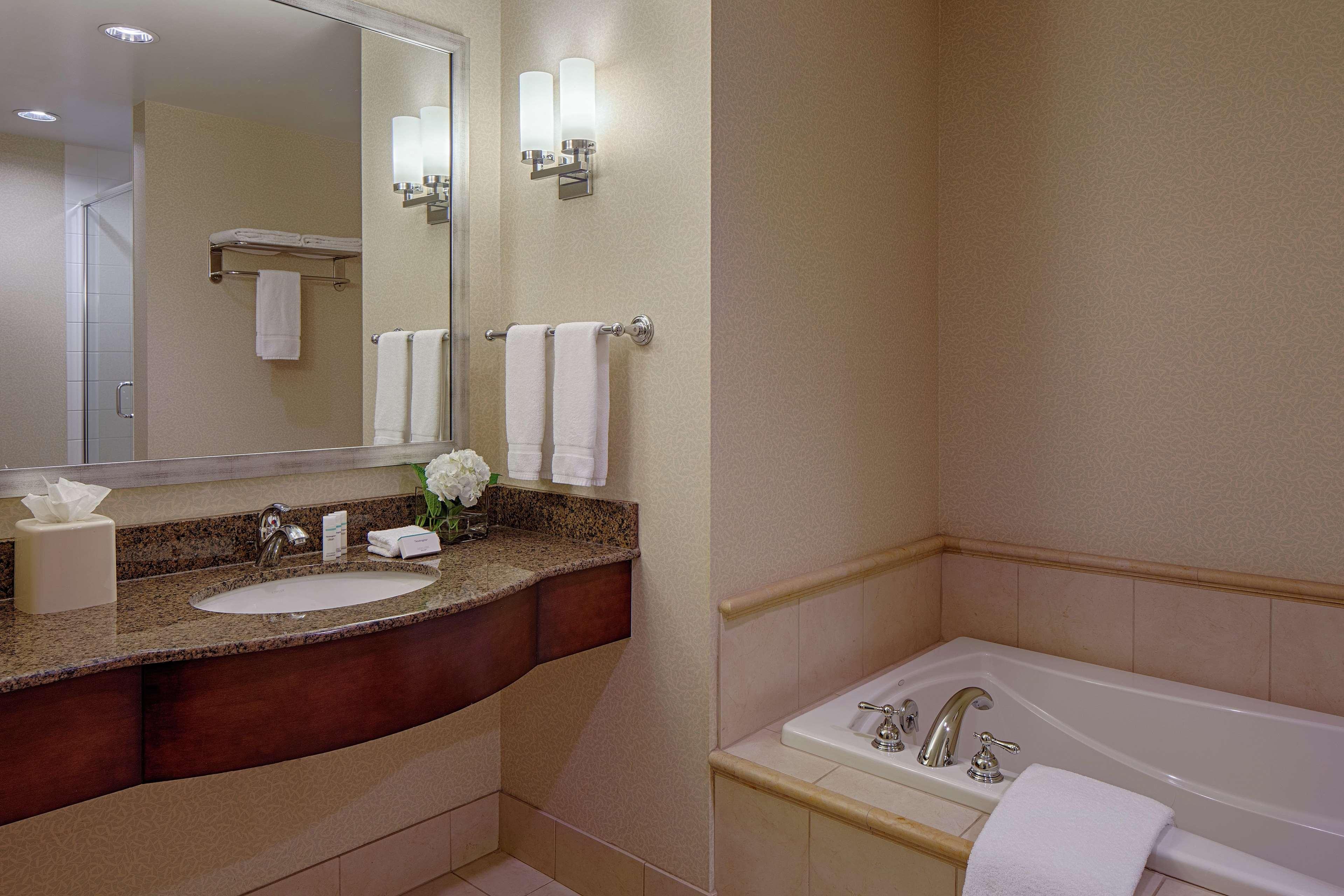 Hilton Garden Inn Jackson Downtown Bagian luar foto