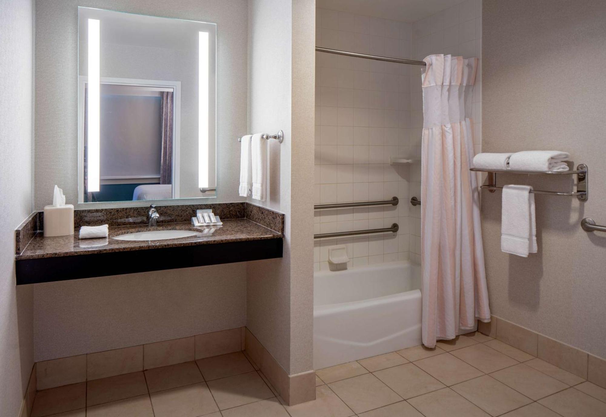 Hilton Garden Inn Jackson Downtown Bagian luar foto