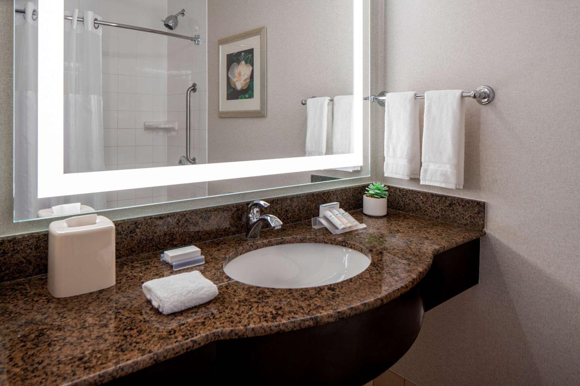 Hilton Garden Inn Jackson Downtown Bagian luar foto